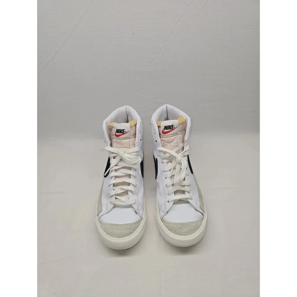 Men’s Nike Blazer Mid 77 Size 9 White And Black.